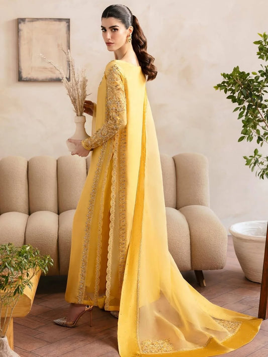 Elegant Light Formal Outfit for Women