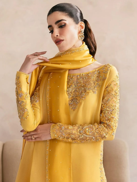 Elegant Light Formal Outfit for Women